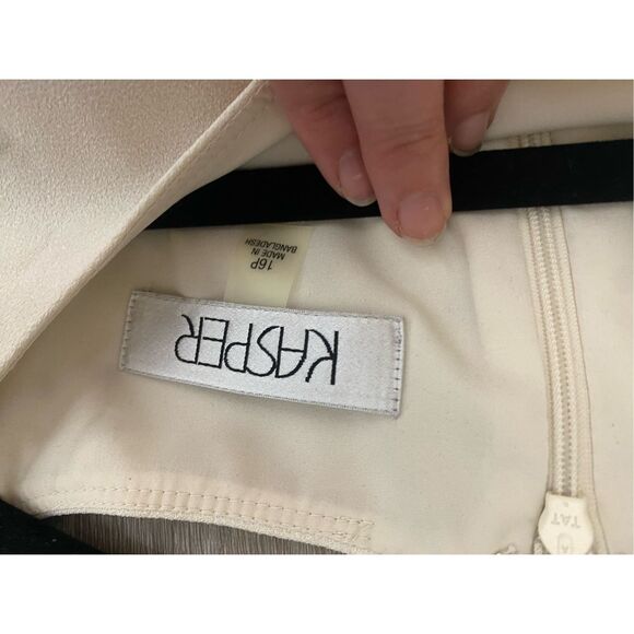 Kasper NWT Black Piped Cream Crepe Sheath Dress, Size 16P, MSRP $89 - Picture 7 of 12